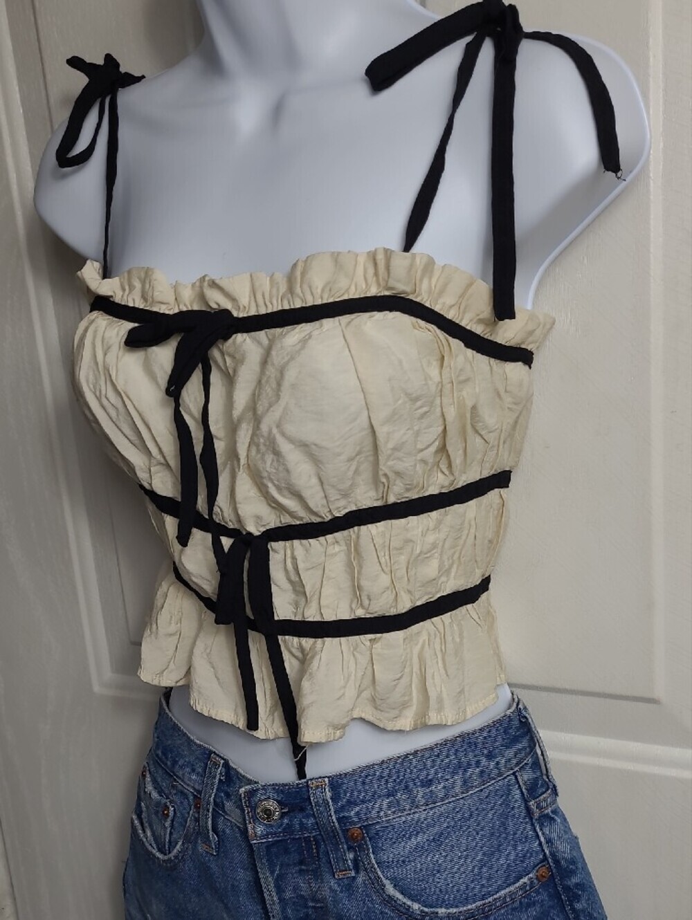 Beige Ruffle-Trim Tie-Front Cropped Camisole - Picture 3 of 11